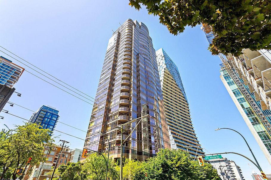 15C 1500 Alberni Street Vancouver, BC - 2