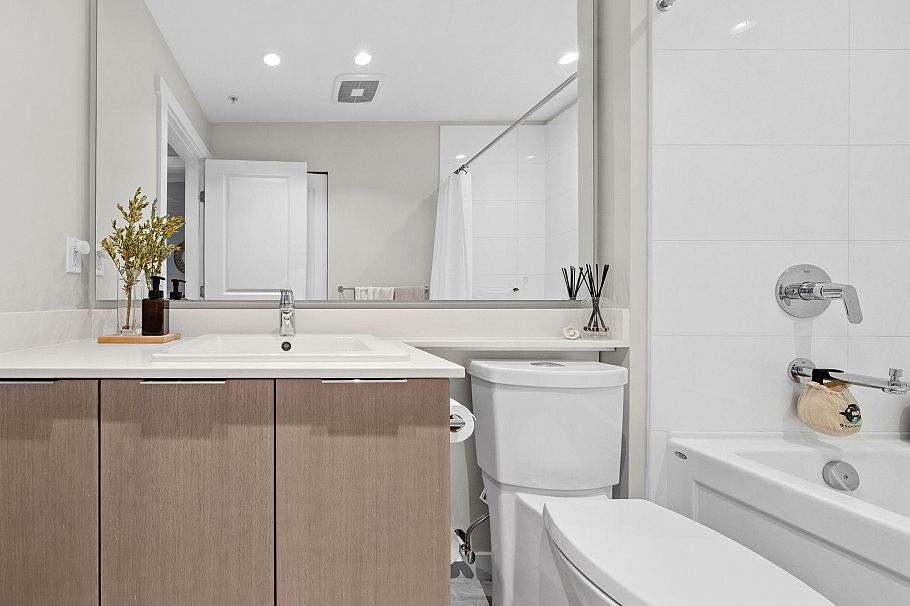 314 2663 Library Lane North Vancouver, BC - 23