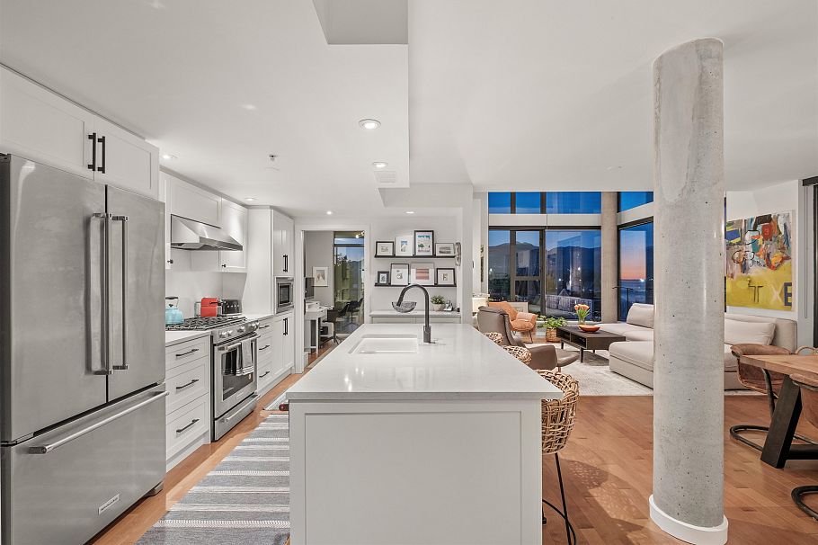 PH8 683 W Victoria Park North Vancouver, BC - 9