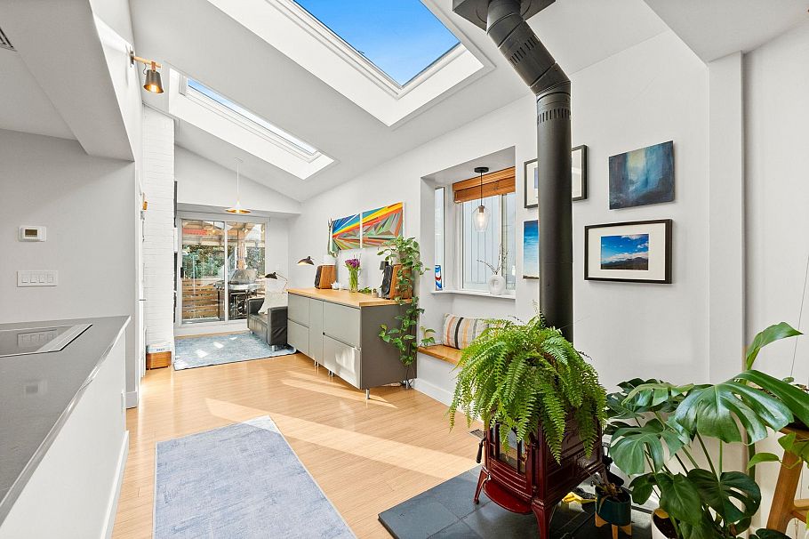 4462 Strathcona Road North Vancouver, BC - 16