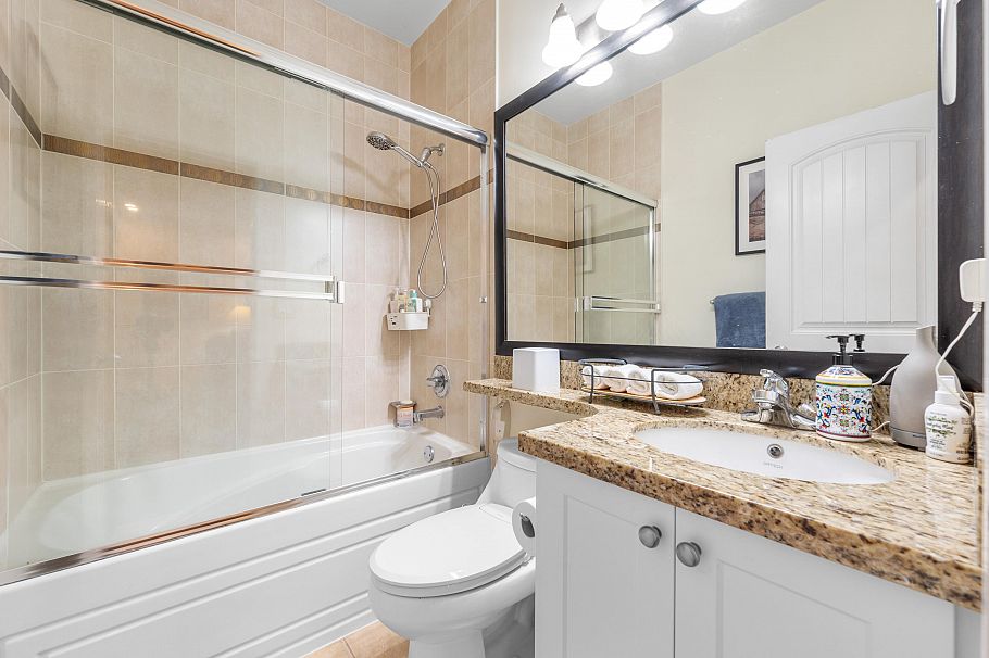 1636 E 12th Avenue Vancouver, BC - 11