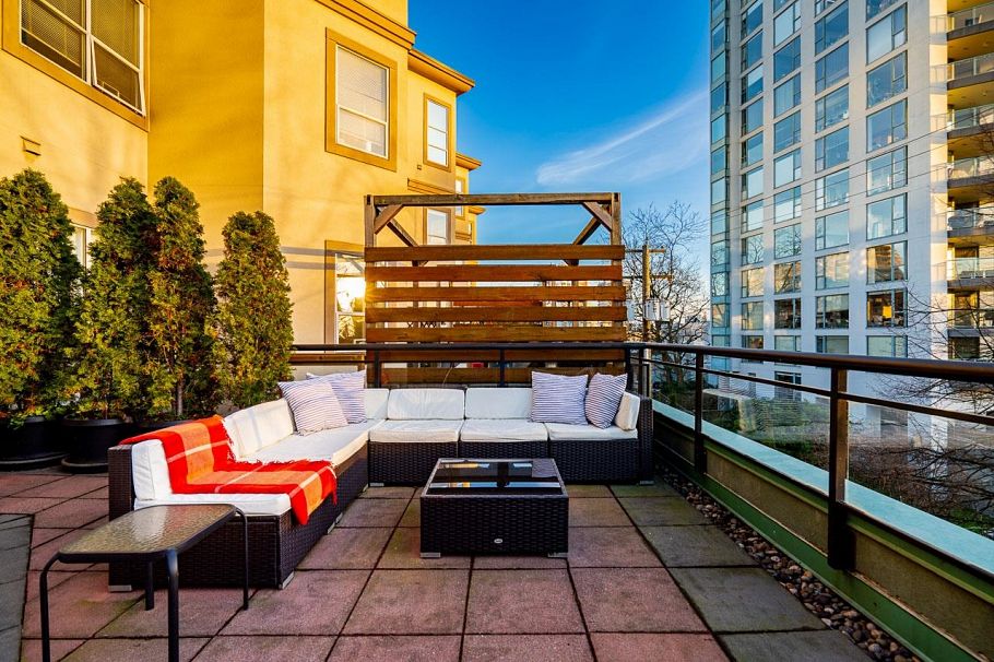 202 131 W 3rd Street North Vancouver, BC - 11