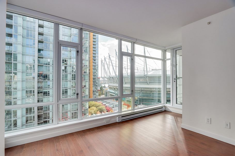 1115 161 W Georgia Street Vancouver, BC - 5
