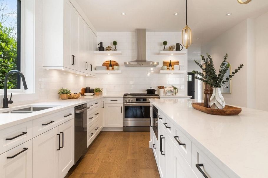 338 W 24th Street North Vancouver, BC - 3