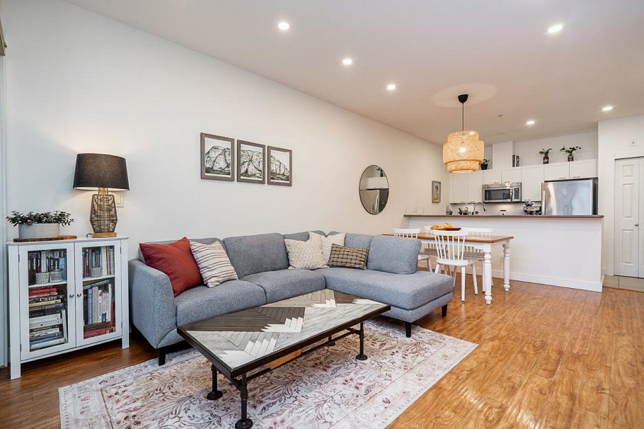 202 131 W 3rd Street North Vancouver, BC - 4