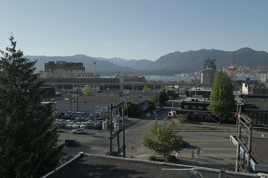 305 1220 E Pender Street Vancouver, BC - 1