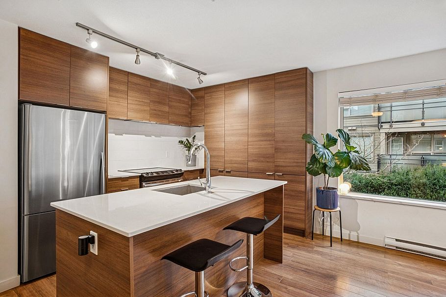 310 1673 Lloyd Avenue North Vancouver, BC - 1