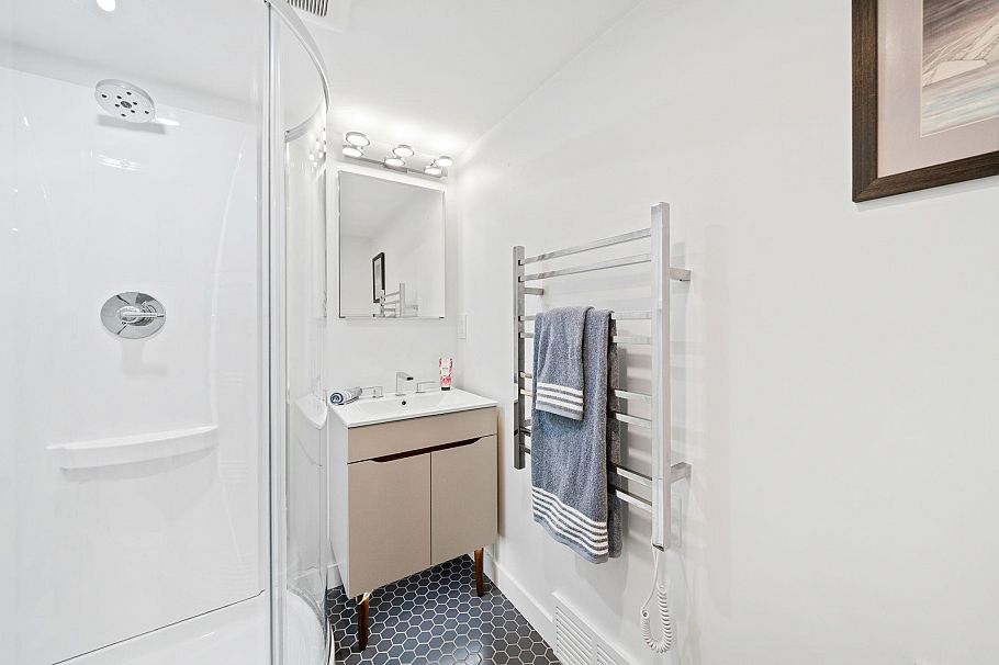 4462 Strathcona Road North Vancouver, BC - 30