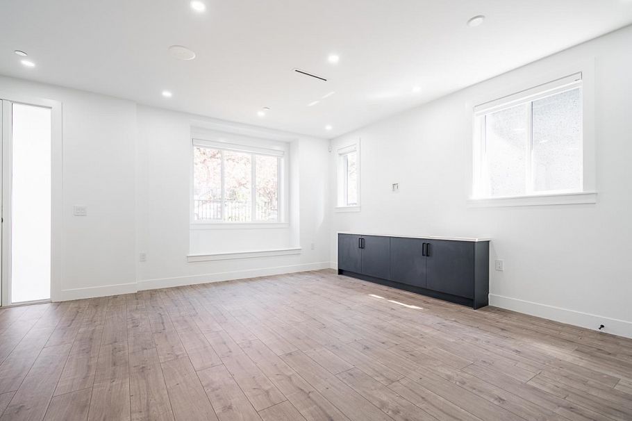 2972 E 7th Avenue Vancouver, BC - 4