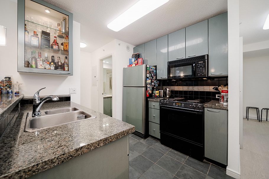 305 1068 Hornby Street Vancouver, BC - 18