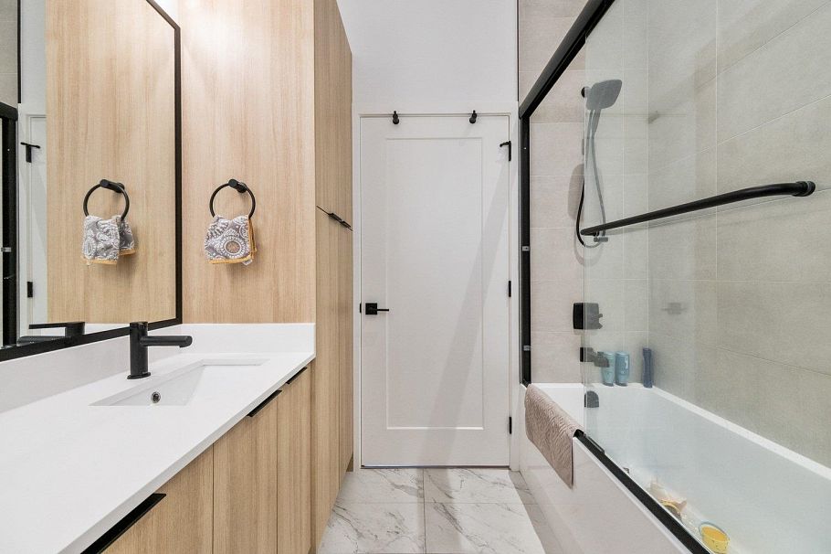 720 E 30th Avenue Vancouver, BC - 9