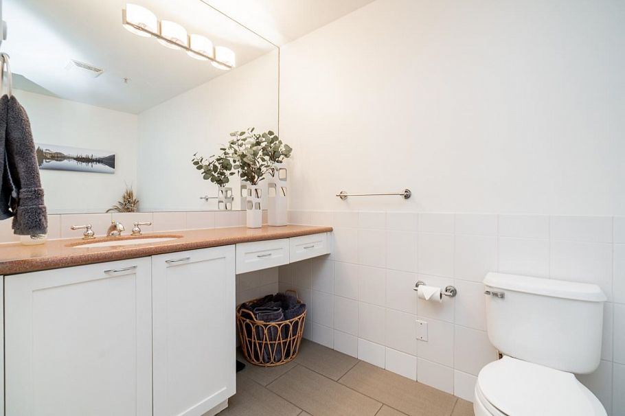 202 131 W 3rd Street North Vancouver, BC - 23