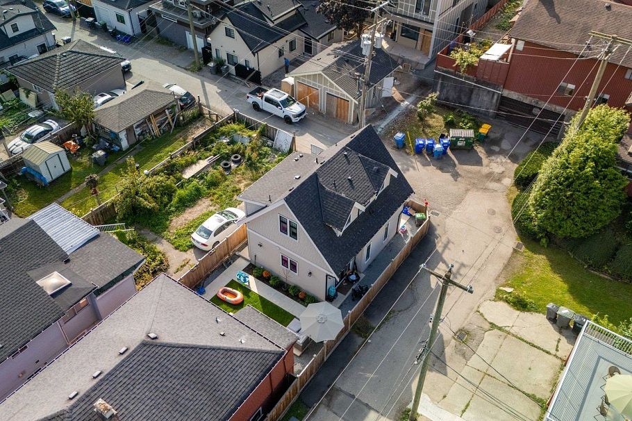 720 E 30th Avenue Vancouver, BC - 35