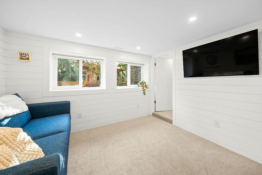 4462 Strathcona Road North Vancouver, BC - 29