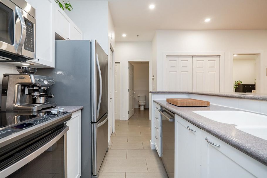 202 131 W 3rd Street North Vancouver, BC - 17