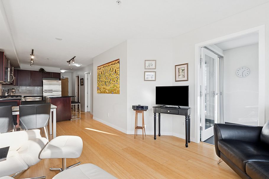 311 122 E 3rd Street North Vancouver, BC - 19