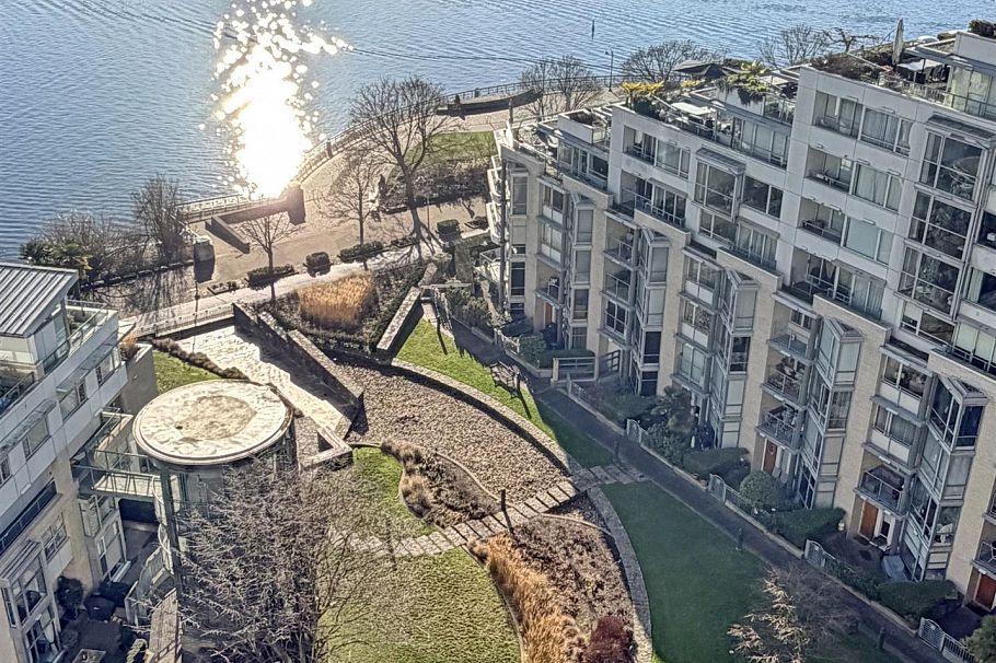 1705 1228 Marinaside Crescent Vancouver, BC - 17