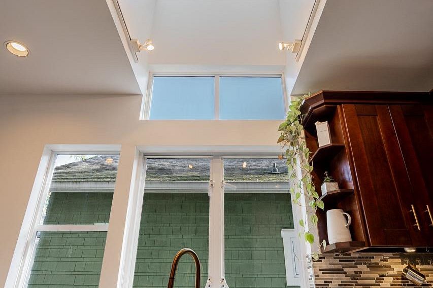 3241 W 6th Avenue Vancouver, BC - 10