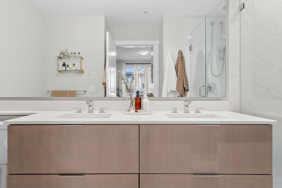 314 2663 Library Lane North Vancouver, BC - 17