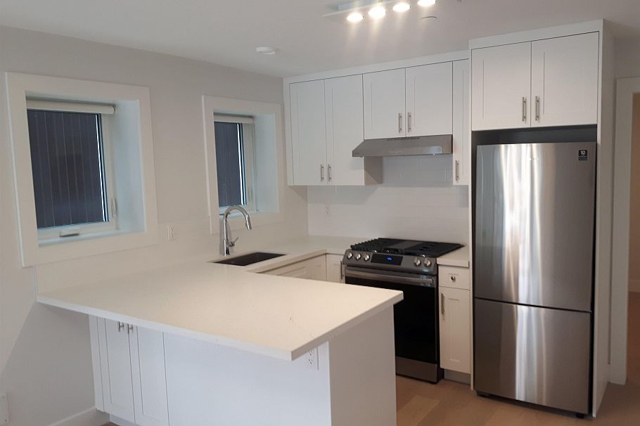 1036 E 14th Avenue Vancouver, BC - 5