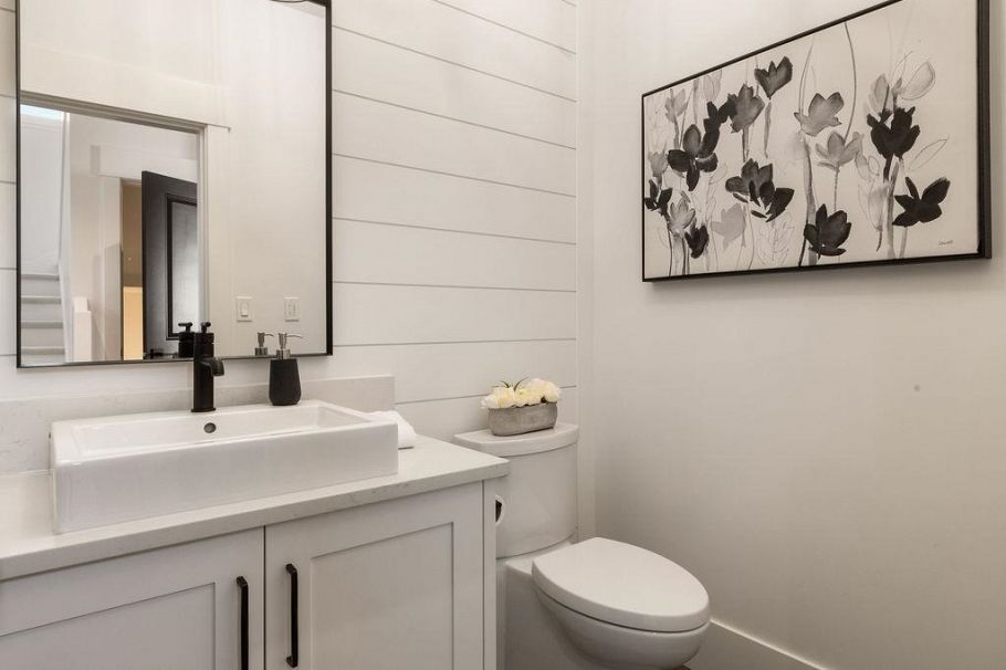 338 W 24th Street North Vancouver, BC - 16