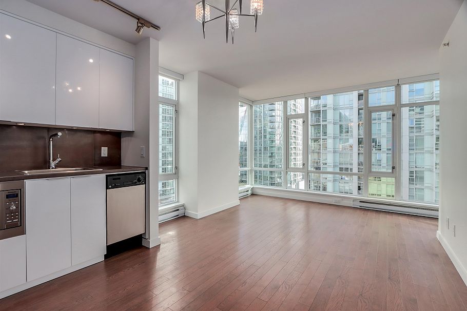 1115 161 W Georgia Street Vancouver, BC - 2
