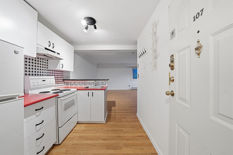 107 1940 Barclay Street Vancouver, BC - 2