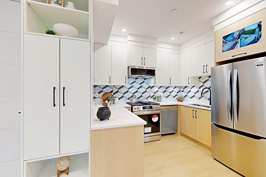 2 3425 Archimedes Street Vancouver, BC - 8