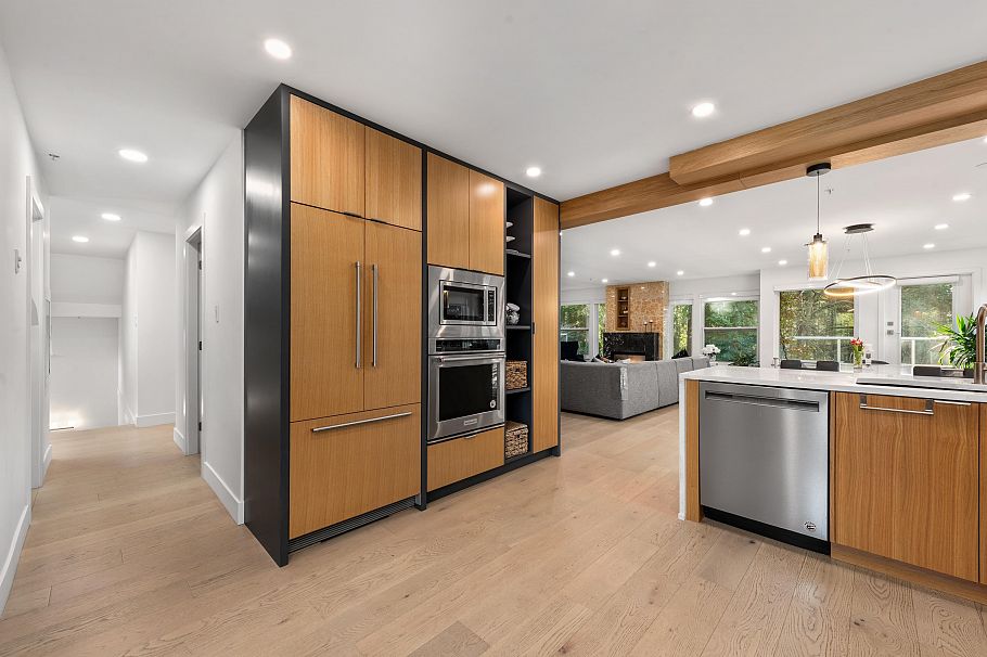 11 2425 Edgemont Boulevard North Vancouver, BC - 11