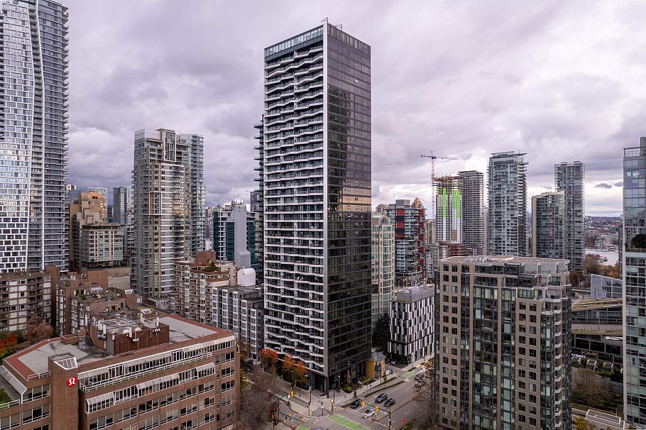 708 889 Pacific Street Vancouver, BC - 1
