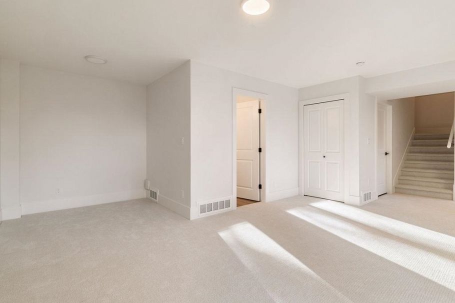 338 W 24th Street North Vancouver, BC - 30