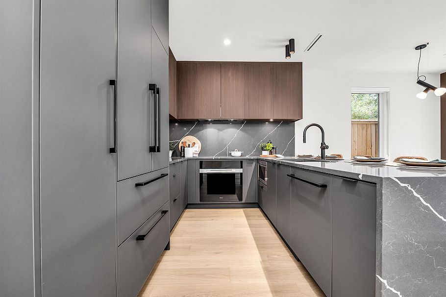 1 1120 E 23rd Avenue Vancouver, BC - 8