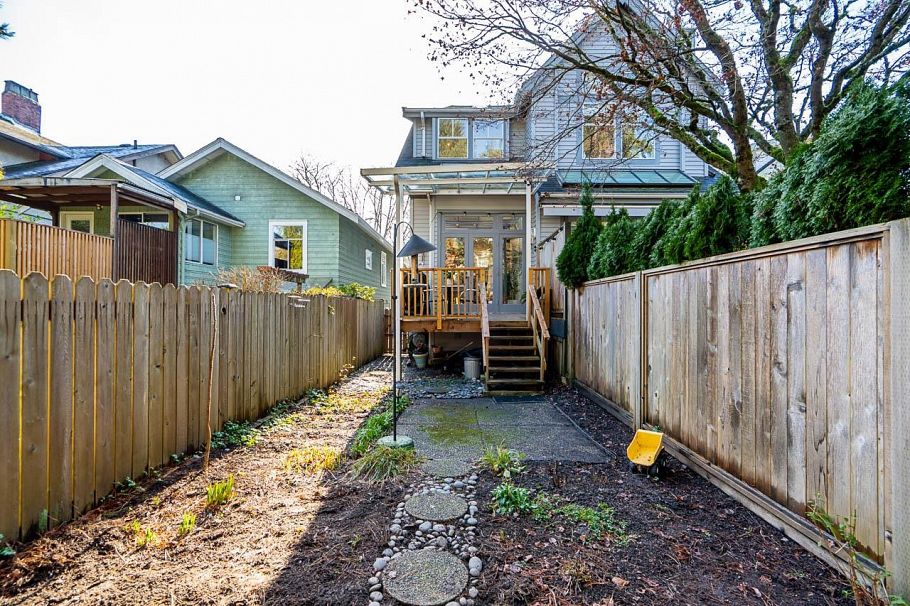 3241 W 6th Avenue Vancouver, BC - 25