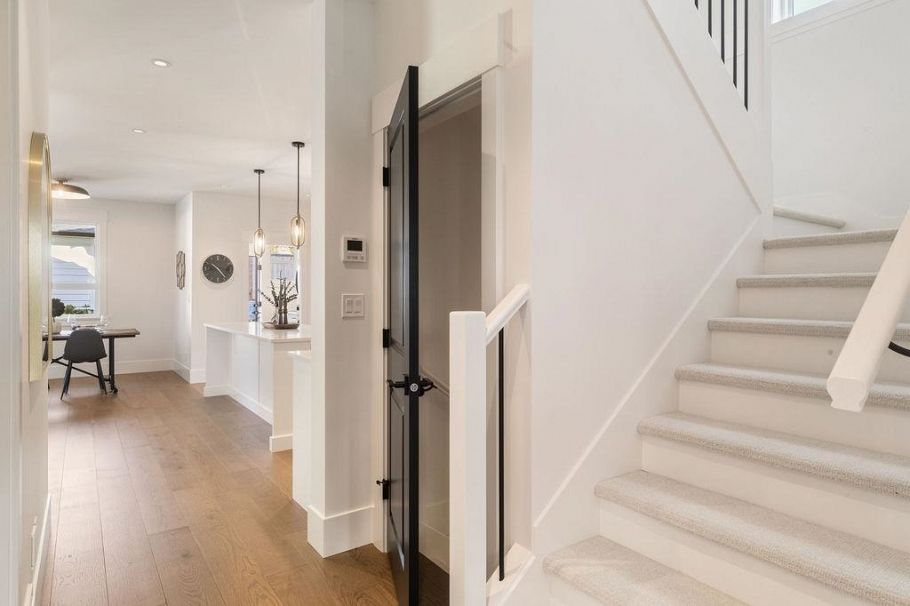 338 W 24th Street North Vancouver, BC - 17