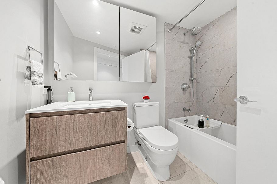 1807 1500 Fern Street North Vancouver, BC - 21