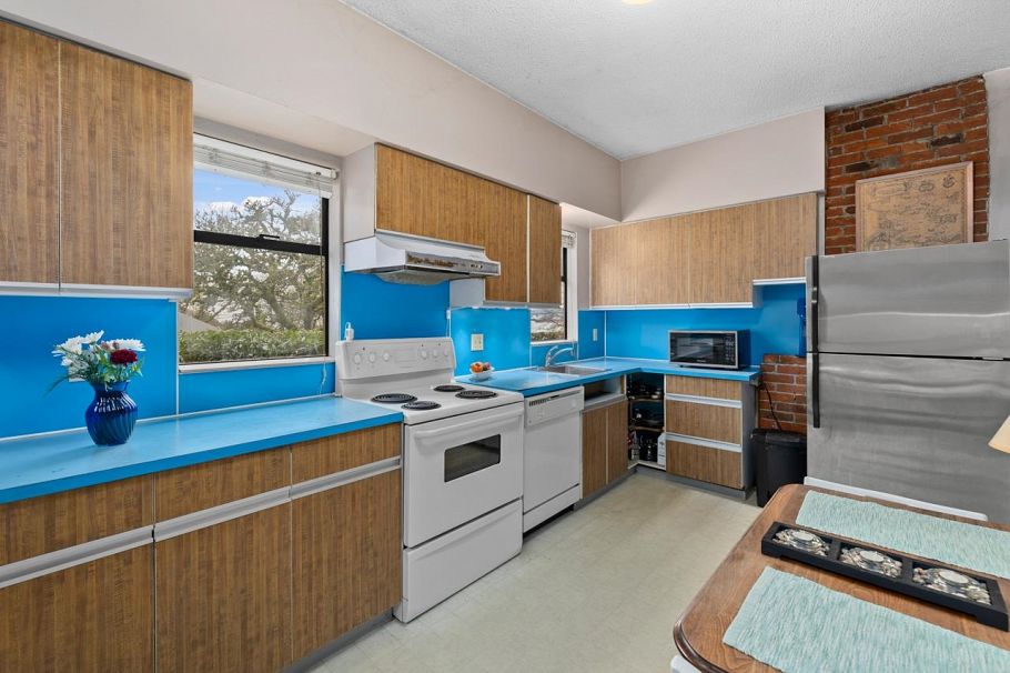 2730 Point Grey Road Vancouver, BC - 18