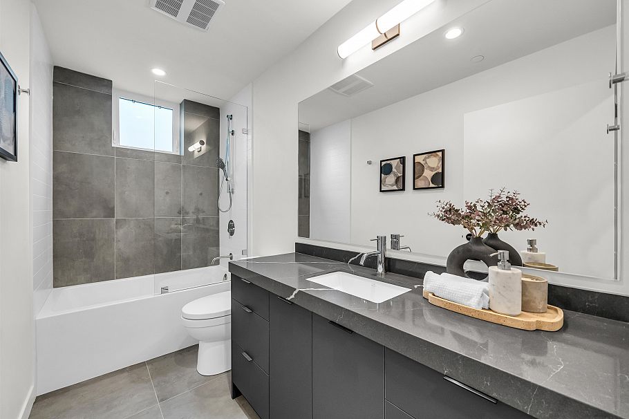 1 1120 E 23rd Avenue Vancouver, BC - 29