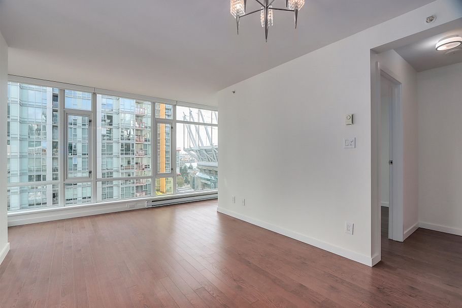 1115 161 W Georgia Street Vancouver, BC - 4