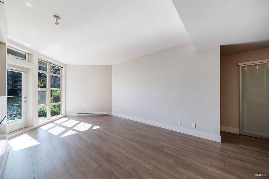 111 3606 Aldercrest Drive North Vancouver, BC - 4