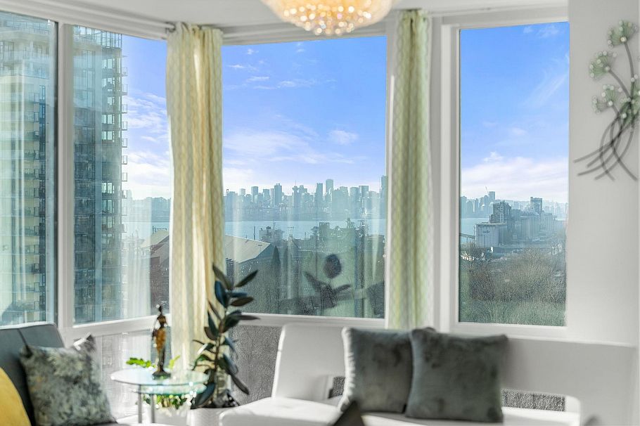 1807 1500 Fern Street North Vancouver, BC - 2