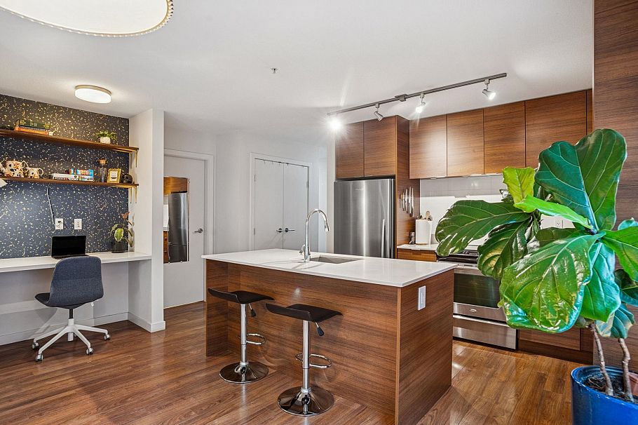 310 1673 Lloyd Avenue North Vancouver, BC - 4