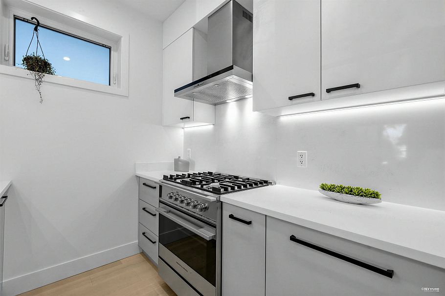 3172 W 26th Avenue Vancouver, BC - 6