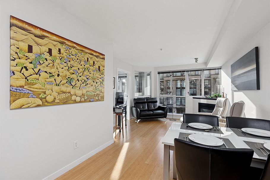 311 122 E 3rd Street North Vancouver, BC - 5