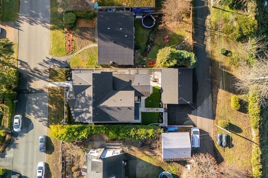 338 W 24th Street North Vancouver, BC - 39