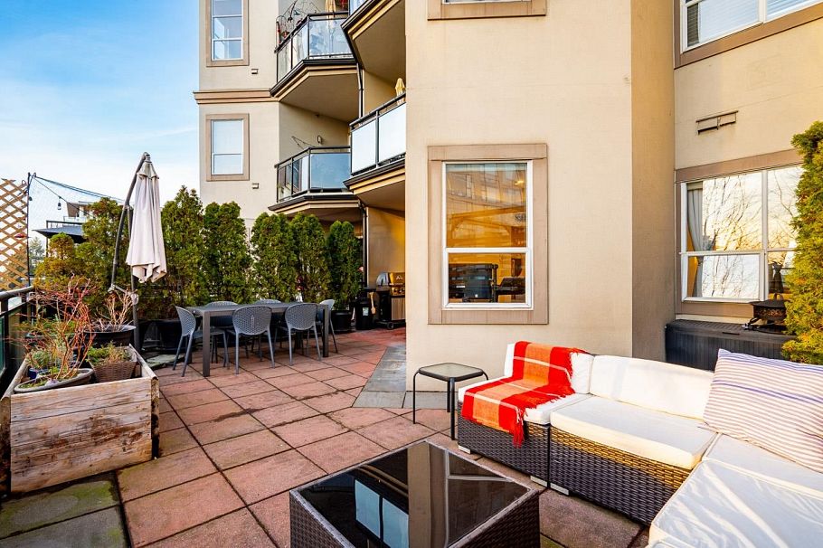 202 131 W 3rd Street North Vancouver, BC - 1