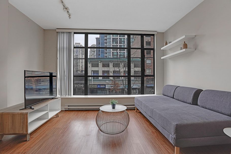 209 1249 Granville Street Vancouver, BC - 5