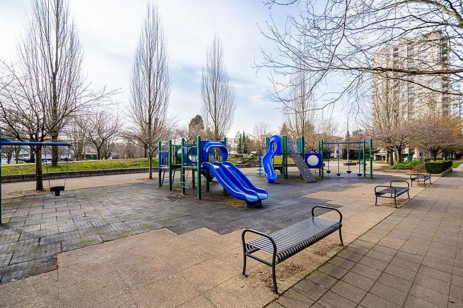 206 3638 Vanness Avenue Vancouver, BC - 32