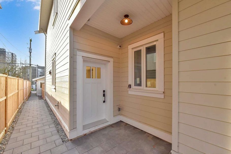 1 1436 E 1st Avenue Vancouver, BC - 38