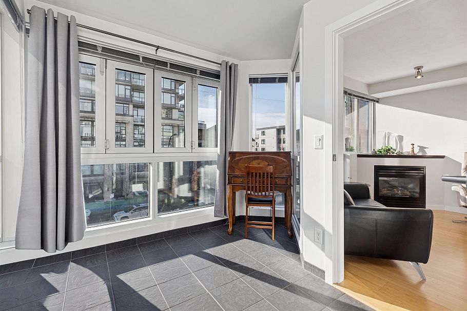 311 122 E 3rd Street North Vancouver, BC - 4