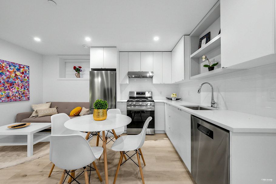 3172 W 26th Avenue Vancouver, BC - 18